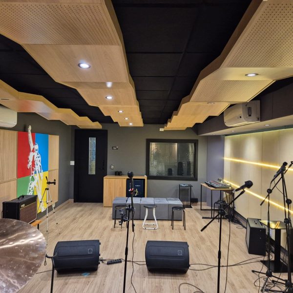 Sala Queen - Drooms Ensaios (12)