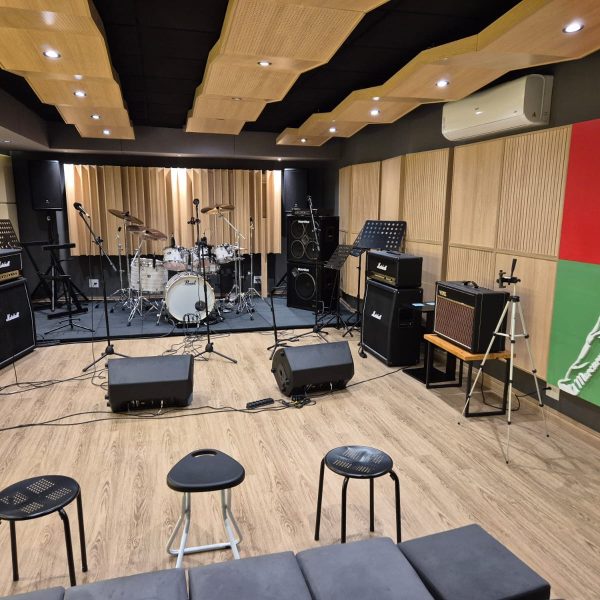 Sala Queen - Drooms Ensaios (13)